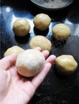 莲蓉蛋黄月饼的做法步骤12