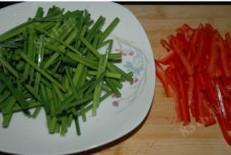 韭菜花炒肉丝的做法步骤1