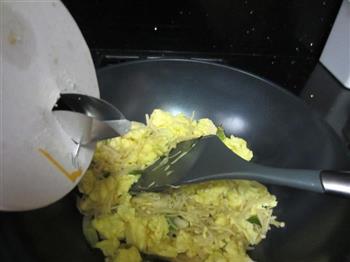 金针菇炒鸡蛋的做法步骤6