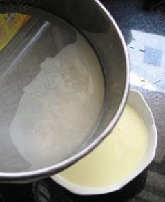 牛奶炖鸡蛋的做法步骤5