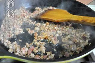 酸豆角炒肉末的做法步骤3