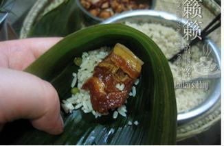 花生绿豆鲜肉粽的做法步骤5