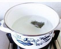 龙井丝瓜豆腐汤的做法步骤3