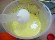 蛋黄沙拉酱的做法步骤3