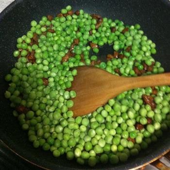 豌豆肉丁的做法图解5