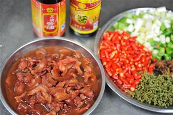 山东辣椒炒肉的做法步骤1