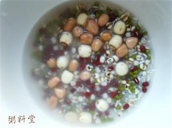 红枣莲子八宝粥的做法步骤2