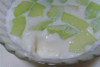 香瓜牛奶冰的做法步骤3