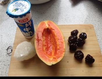 木瓜红枣炖鲜奶的做法步骤1