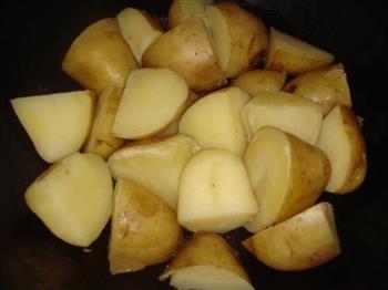 培根大蒜焖土豆的做法图解3