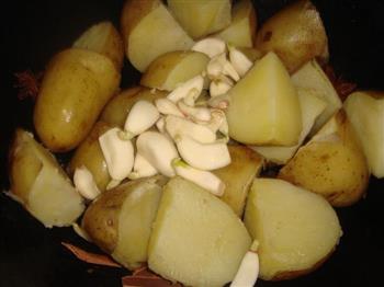 培根大蒜焖土豆的做法图解4