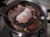 松茸火腿炖鸡汤的做法步骤3