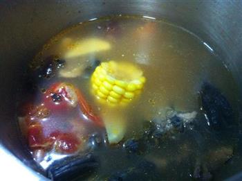 玉米乌鸡汤的做法步骤3