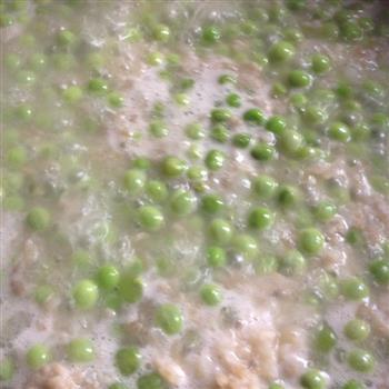 豌豆焖肉末的做法步骤2