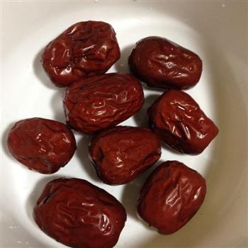 红枣红豆花生汤的做法步骤2