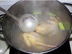 枣杞乳鸽汤的做法步骤2