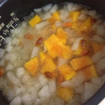 银耳雪梨木瓜营养汤的做法图解1