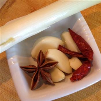 电饭锅版-西红柿牛腩炖土豆的做法图解1