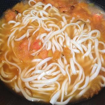 西红柿鸡蛋热汤面的做法步骤10