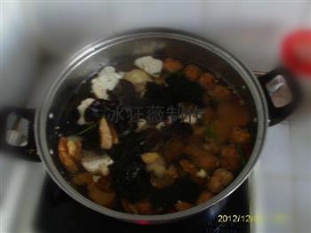 豆腐肉圆猴头菇花菜木耳汤的做法步骤3