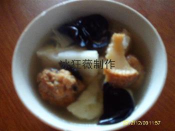 豆腐肉圆猴头菇花菜木耳汤的做法步骤4