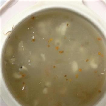银耳薏米桂花蜜的做法步骤2
