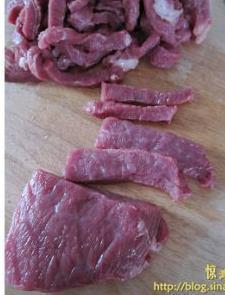 酸菜洋葱炒牛肉的做法步骤1
