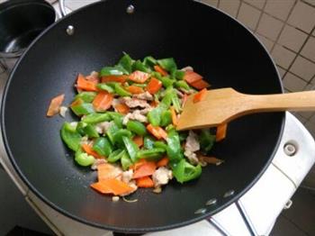 青椒炒肉的做法步骤4