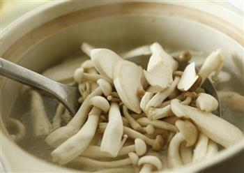 牛腩菌菇汤的做法步骤5