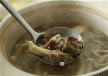牛腩菌菇汤的做法图解7