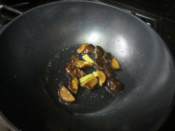 香菇豆腐烩黄鱼的做法图解5
