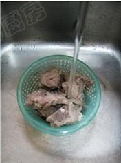 青橄榄猪骨汤的做法步骤3
