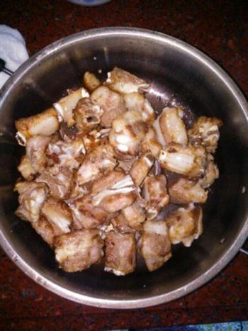 咖喱土豆烧排骨的做法步骤1