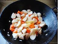 清炒胡萝卜杏鲍菇的做法步骤2