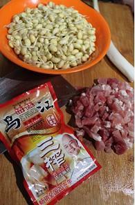 榨菜黄豆芽炒肉丁的做法步骤1