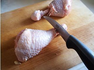 锅烤豉油鸡腿的做法步骤2