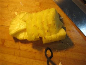 香茅草菠萝沙拉的做法图解1