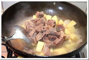 咖喱土豆炖牛肉的做法步骤7