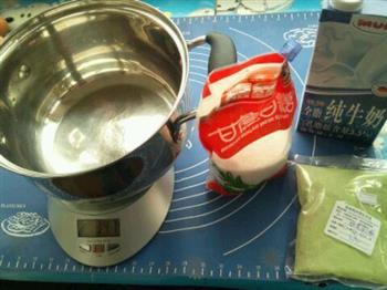 抹茶牛奶布丁的做法步骤1
