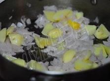 咖喱土豆炖排骨的做法步骤5