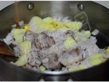 咖喱土豆炖排骨的做法步骤7