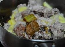 咖喱土豆炖排骨的做法步骤8