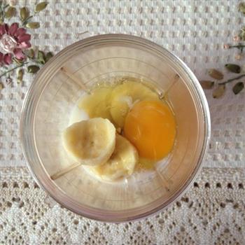 香蕉牛奶鸡蛋泡的做法步骤2