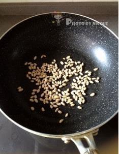 香甜松仁玉米粒的做法步骤2