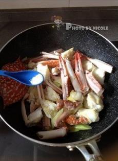 姜葱炒花蟹的做法步骤4