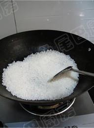 盐焗鹌鹑蛋的做法步骤4