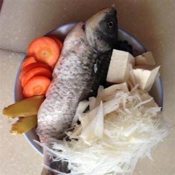 白玉银丝鲫鱼汤的做法步骤2