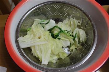 三鲜白菜卷的做法步骤4