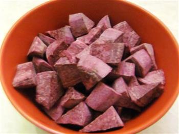 紫薯粥的做法图解1
