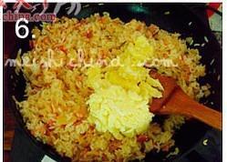 花样米饭-韩式辣白菜炒饭的做法步骤6